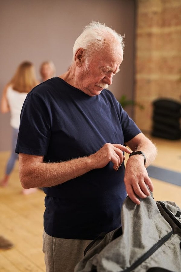 Comment les bracelets de fitness utilisent-ils l'analyse de données pour améliorer les routines d'entraînement ?